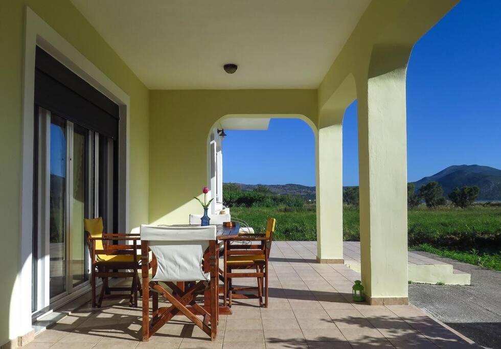 Villa Rania: Ευάερη Βίλα Με Θέα Τη Θάλασσα Lixouri Luaran gambar